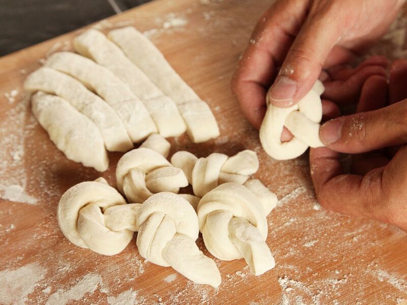 File:20140921-pepperoni-pull-apart-garlic-knots-recipe-20140921-pepperoni-pull-apart-garlic-knots-recipe-09.jpg