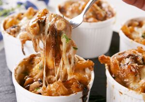 Delish-french-onion-mac-and-cheese-2-1567189041.jpg