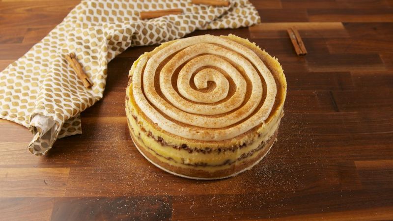 Cinnamon Roll Cheesecake