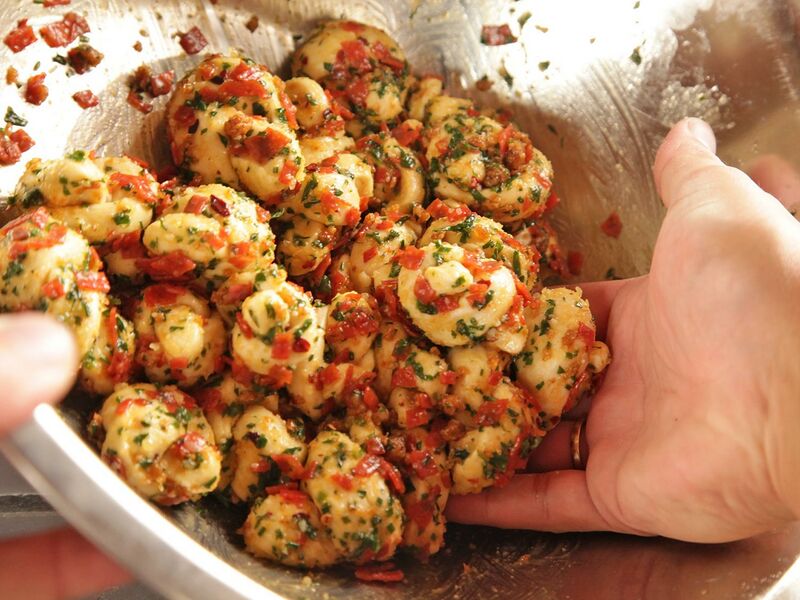 File:20140921-pepperoni-pull-apart-garlic-knots-recipe-20140921-pepperoni-pull-apart-garlic-knots-recipe-10.jpg